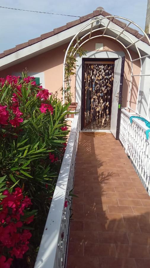 Mansarda A Noli Villa Buitenkant foto